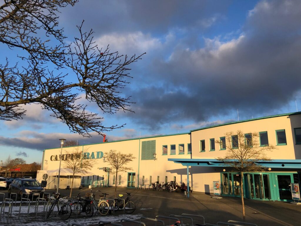 Wir begrüßen die neuen Förderchancen für die Erweiterung des Campusbades