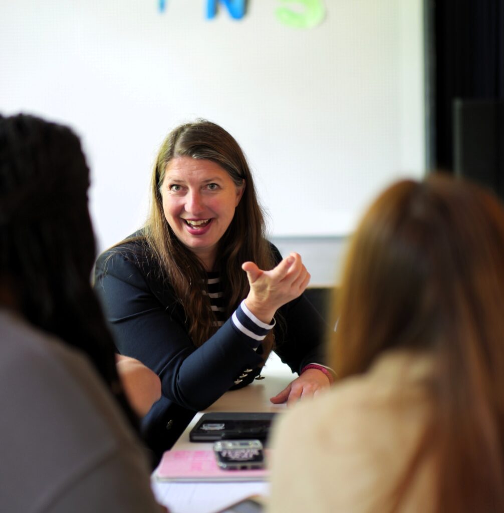 Diskussionen mit Schülerinnen und Schülern auf Augenhöhe bei DialogP